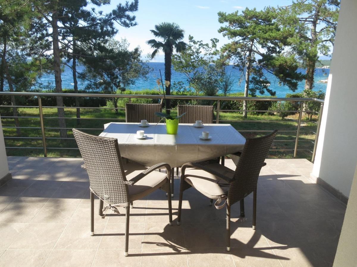 Apartment Prejac By The Beach Malinska Oda fotoğraf